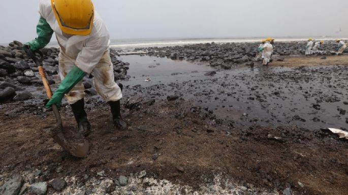 Impiden la salida de Perú a cuatro directivos de Repsol por el vertido de petróleo