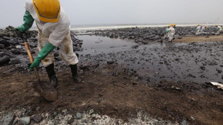 Impiden la salida de Perú a cuatro directivos de Repsol por el vertido de petróleo