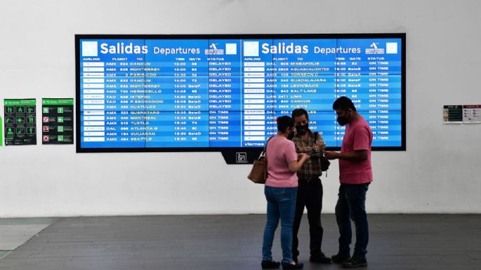 El uso de cubrebocas en aeropuertos y aviones será opcional