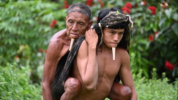 Joven de la Amazonia cargó a su padre durante 12 horas para llevarlo a vacunar contra covid-19