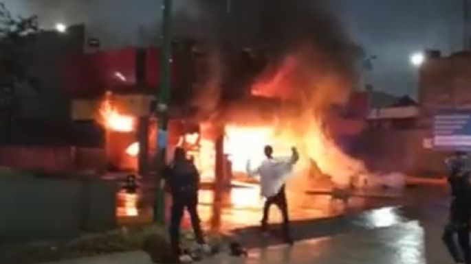 Incendian un Oxxo en León; una empleada habría resultado quemada (Video)