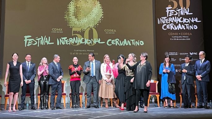 Arranca el Cervantino 50 edición: Reconocen a periodistas y entregan Presea Cervantina