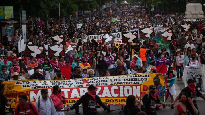 “¡Queremos hospitales!, ¡no queremos militares!”, claman en marcha por el 12 de octubre