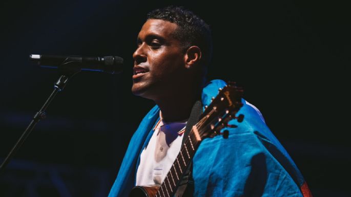 El cantante haitiano Mikaben muere en pleno concierto en París (Video)