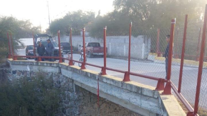 "Cuerpo" colgado de puente alerta a vecinos y policías de Hidalgo; resultó ser un muñeco