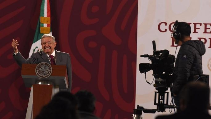 AMLO se burla de estimación de Moody's sobre devaluación del peso y dice que "no va a suceder"