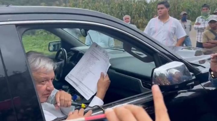 Consejo indígena de Chilapa frena convoy de AMLO en la montaña de Guerrero