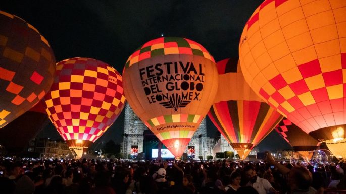 Noche mágica en el Zócalo por Festival Internacional del Globo León 2022