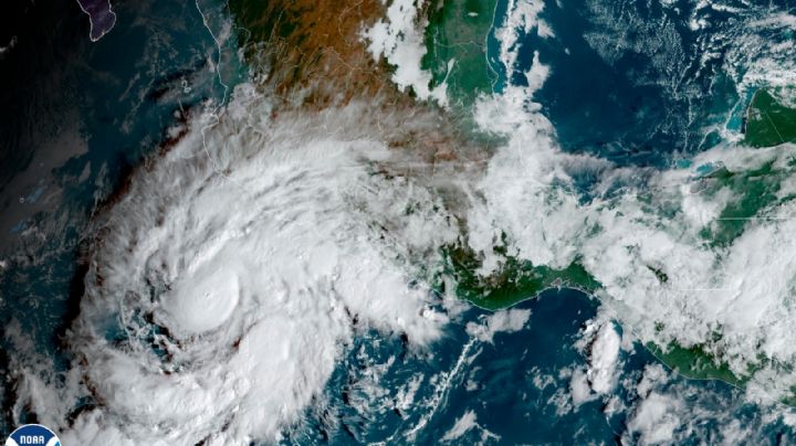 “Roslyn” crece a huracán categoría 3; ponen en alerta a Jalisco y Nayarit