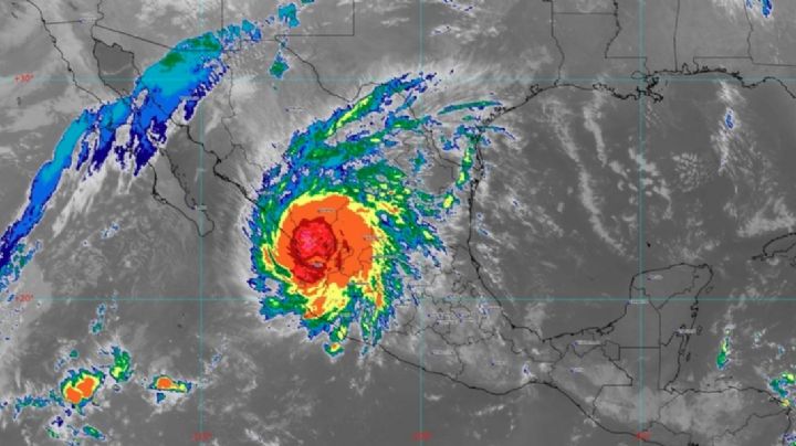 El huracán "Roslyn" lleva una peligrosa marejada a México