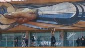 Tras protesta por violación en CCH Sur, UNAM reprocha vandalización a mural de Siqueiros en Rectoría