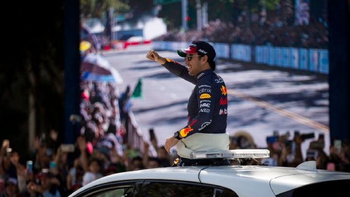 Checo Pérez “conquista” la Minerva con el RB7 de Red Bull ante miles de fans en Guadalajara (Videos)