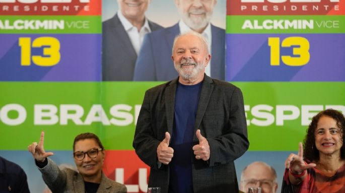 Lula sigue al frente en las encuestas, pero Bolsonaro por primera vez le supera en algunos sectores