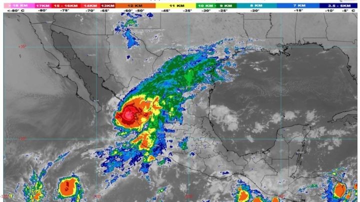 El huracán "Orlene" se acerca al puerto de Mazatlán