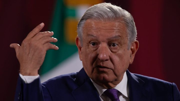 AMLO pide debatir "sin hipocresías" después de que corrieron a Denise Dresser del Zócalo