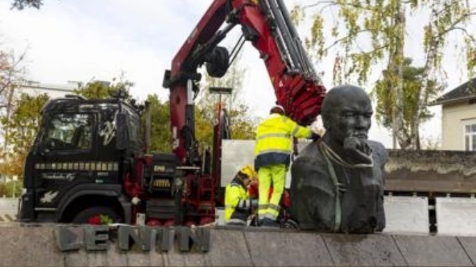 Finlandia retira estatua de Lenin en protesta por la guerra