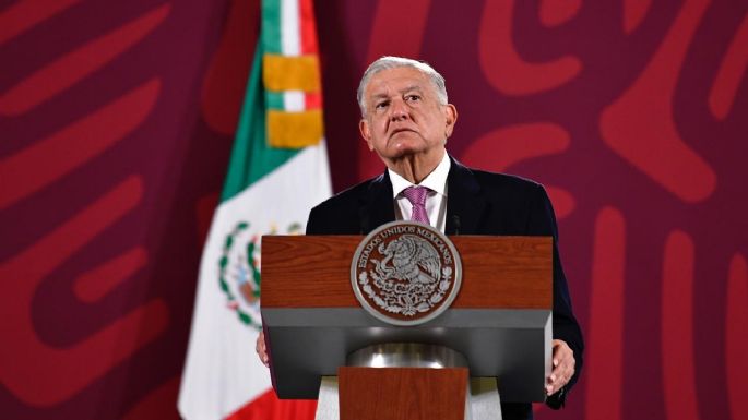 AMLO reprueba gritos misóginos de alumnos de un colegio en España: "Es el franquismo sin Franco"