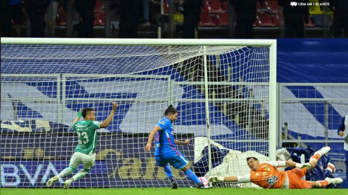 Cruz Azul avanza a la liguilla tras vencer 1-0 a León