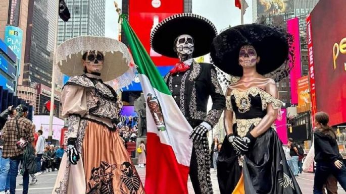 México desafía el Halloween y lleva el Día de Muertos a Nueva York (Video)