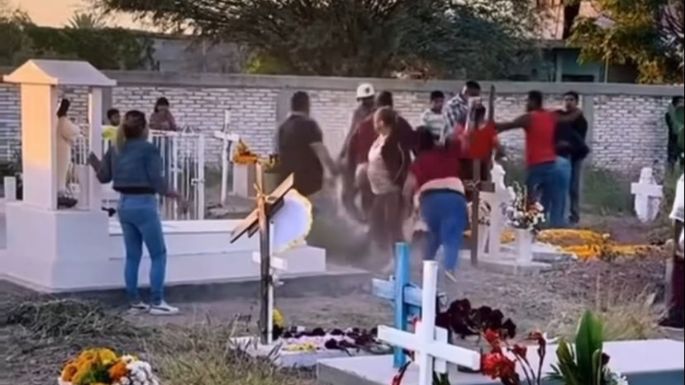 Se viraliza pelea entre familias en pleno panteón (Video)