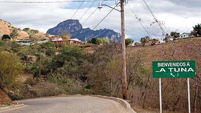 Los viajes de AMLO a Badiraguato, entre “gente buena” y una obra carretera