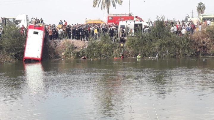 Autobús cae a un canal de agua en Egipto; al menos 19 muertos y seis heridos
