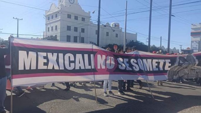 "Llueve o truene, al INE nadie lo destruye": Mexicali y Tijuana se sumaron a la protesta