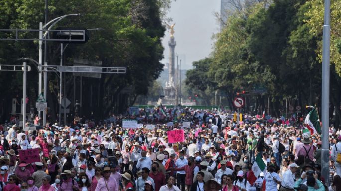 Batres, Calderón y hasta Gibrán Ramírez polemizan por la cifra de asistencia a la marcha a favor del INE
