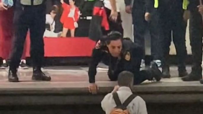 Así rescataron policías a hombre invidente que cayó a las vías en la estación Chabacano del Metro