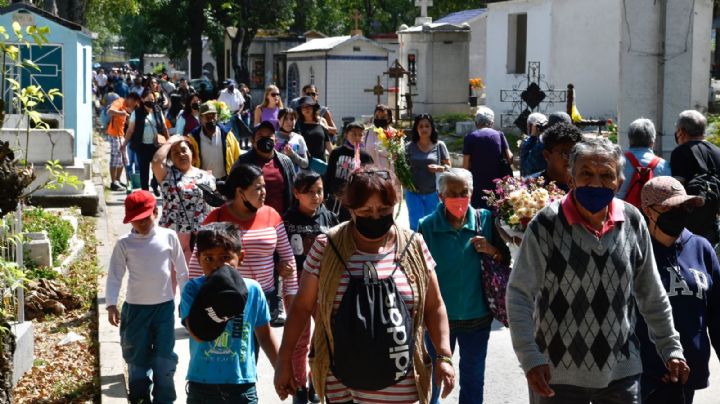 Dia de Muertos en la CDMX: 319 mil personas visitaron a sus difuntos en panteones