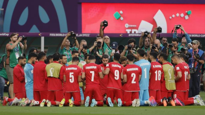 Qatar: Selección de Irán no canta su himno en partido de Inglaterra; protestan contra su gobierno