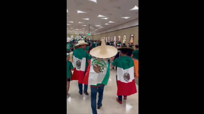 Mexicanos llevan a Qatar la protesta “El INE no se toca” y la hacen viral (Video)