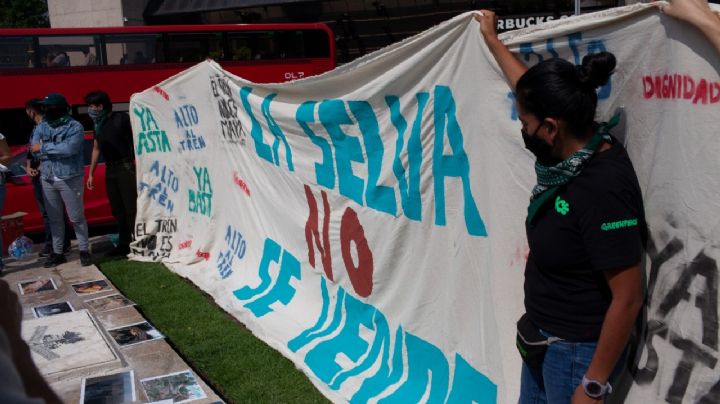 Ambientalistas instalan antimonumento contra el Tren Maya en Paseo de la Reforma