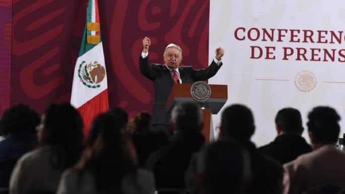 AMLO ahora incluye a empresarios y periodistas en la lista de "acarreados"