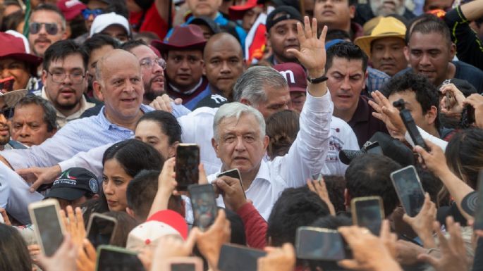 Senadores de oposición denuncian ante el INE la marcha de AMLO