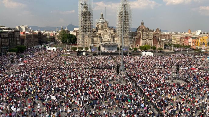 AMLO entró al Zócalo por Madero, calle prohibida para manifestaciones (Video)