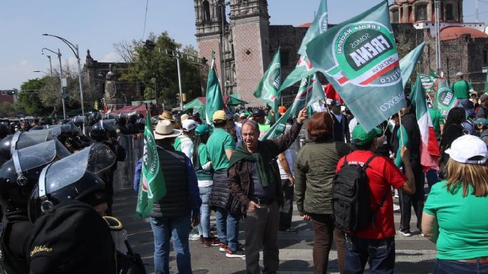 Policías disipan incidente entre integrantes de Frena y simpatizantes de AMLO en la marcha (Video)