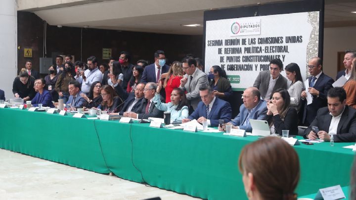 Diputados de Morena y aliados aprueban en comisiones la reforma electoral de AMLO
