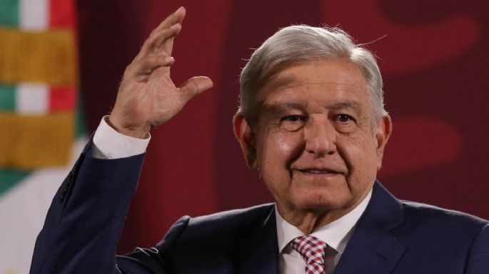 AMLO recomienda al INE hacer una encuesta sobre la reforma electoral