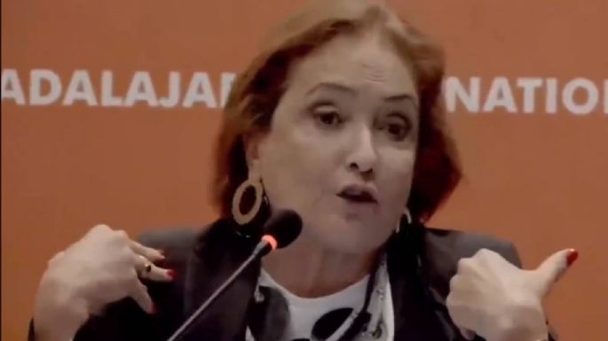 Patricia Armendáriz explota tras sufrir abucheo en la FIL de Guadalajara por defender a AMLO (Video)