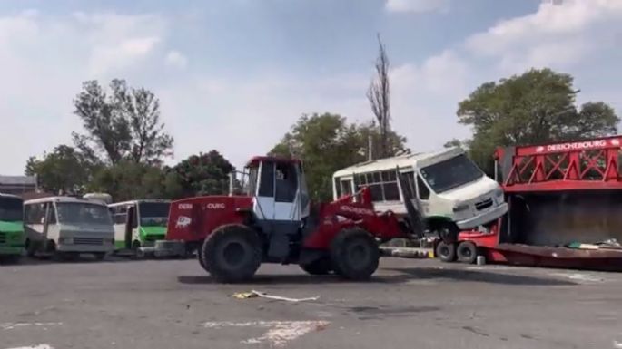 Sheinbaum analiza donar a municipios los microbuses retirados de Ermita Iztapalapa