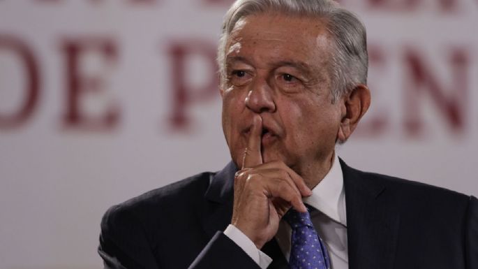 AMLO tilda de "cretinos y corruptazos" a opositores de la reforma electoral al INE