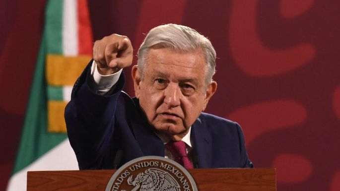 “No quiero que hagan enojar a Benito Juárez”: AMLO libera el Zócalo para marcha en defensa del INE