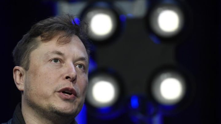 Musk vende casi 4 mil millones de dólares en acciones de Tesla