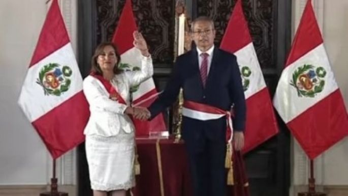 La presidenta Boluarte toma juramento al nuevo gabinete peruano con Pedro Angulo como primer ministro