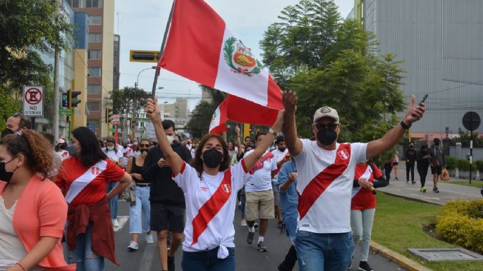 Al menos 16 manifestantes y cuatro policías heridos en el sur de Perú en protestas por la crisis política