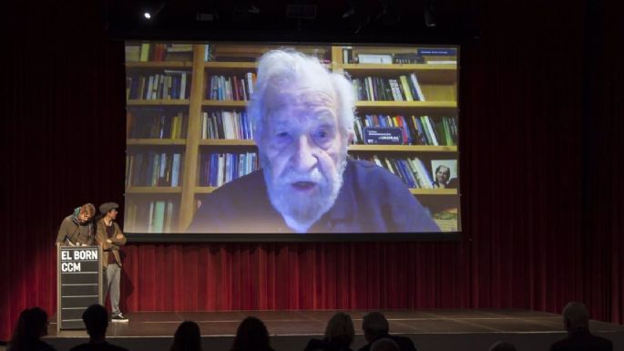 Chomsky pide "buscar acuerdos de cualquier tipo" para evitar la escalada del conflicto en Ucrania