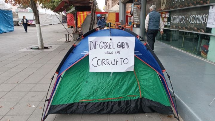 Con huelga de hambre, abogado exige que admitan juicios políticos contra funcionarios de Chihuahua