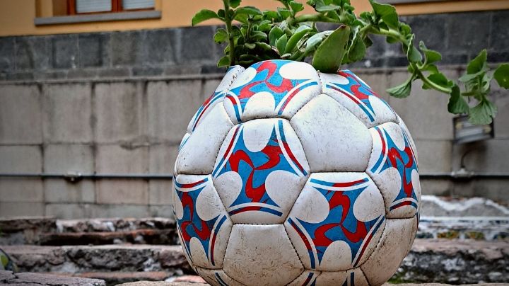 "Balón ponchado" una instalación de Rodrigo Ímaz