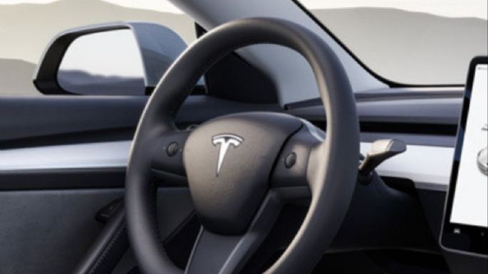 Tesla se ve obligada a retirar autos por problemas en la conducción autónoma